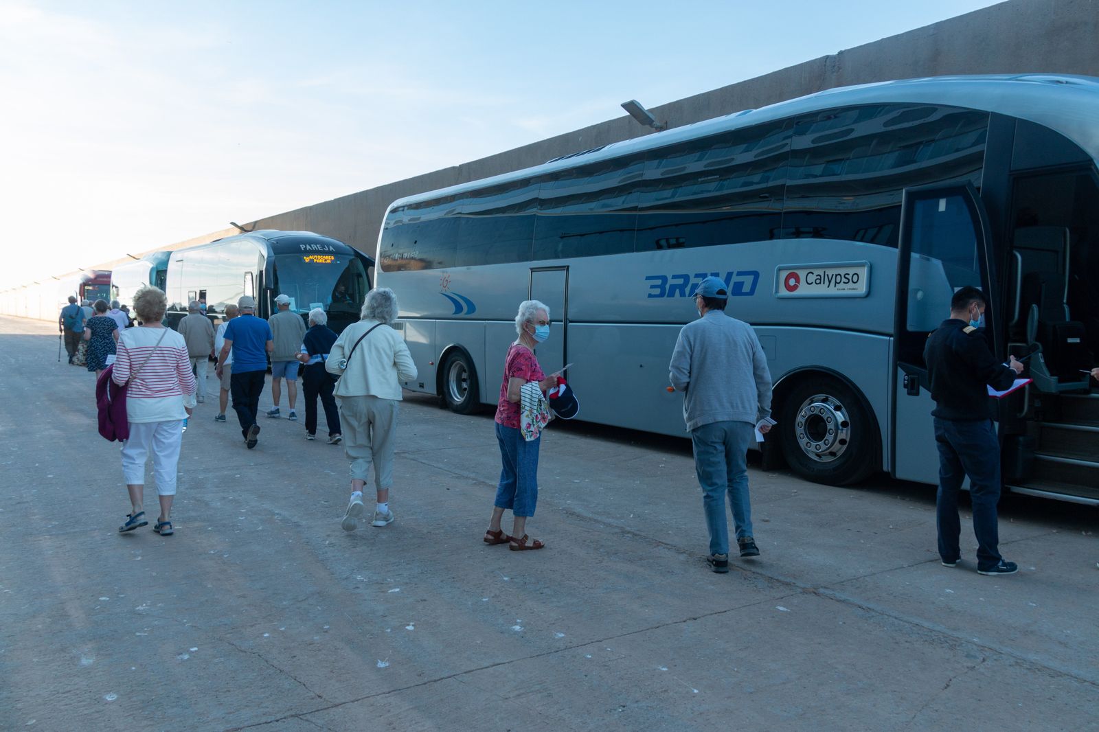 El Spirit Of Discovery inaugura la temporada de cruceros en el Puerto de Motril, en imágenes