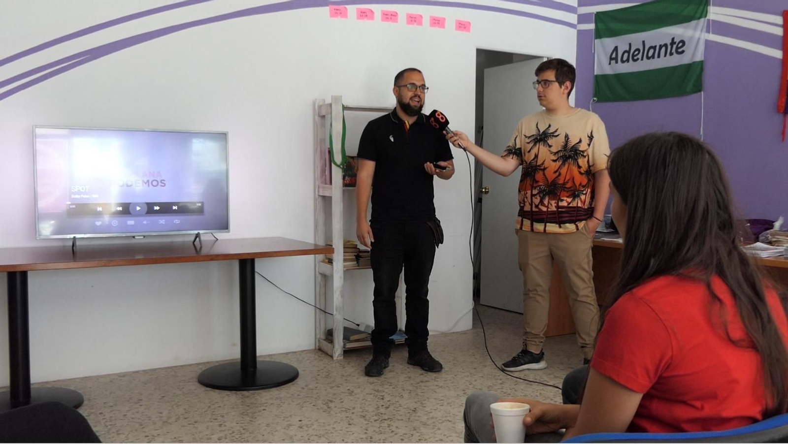 Momento de la presentación del spot de la formación morada en su sede.