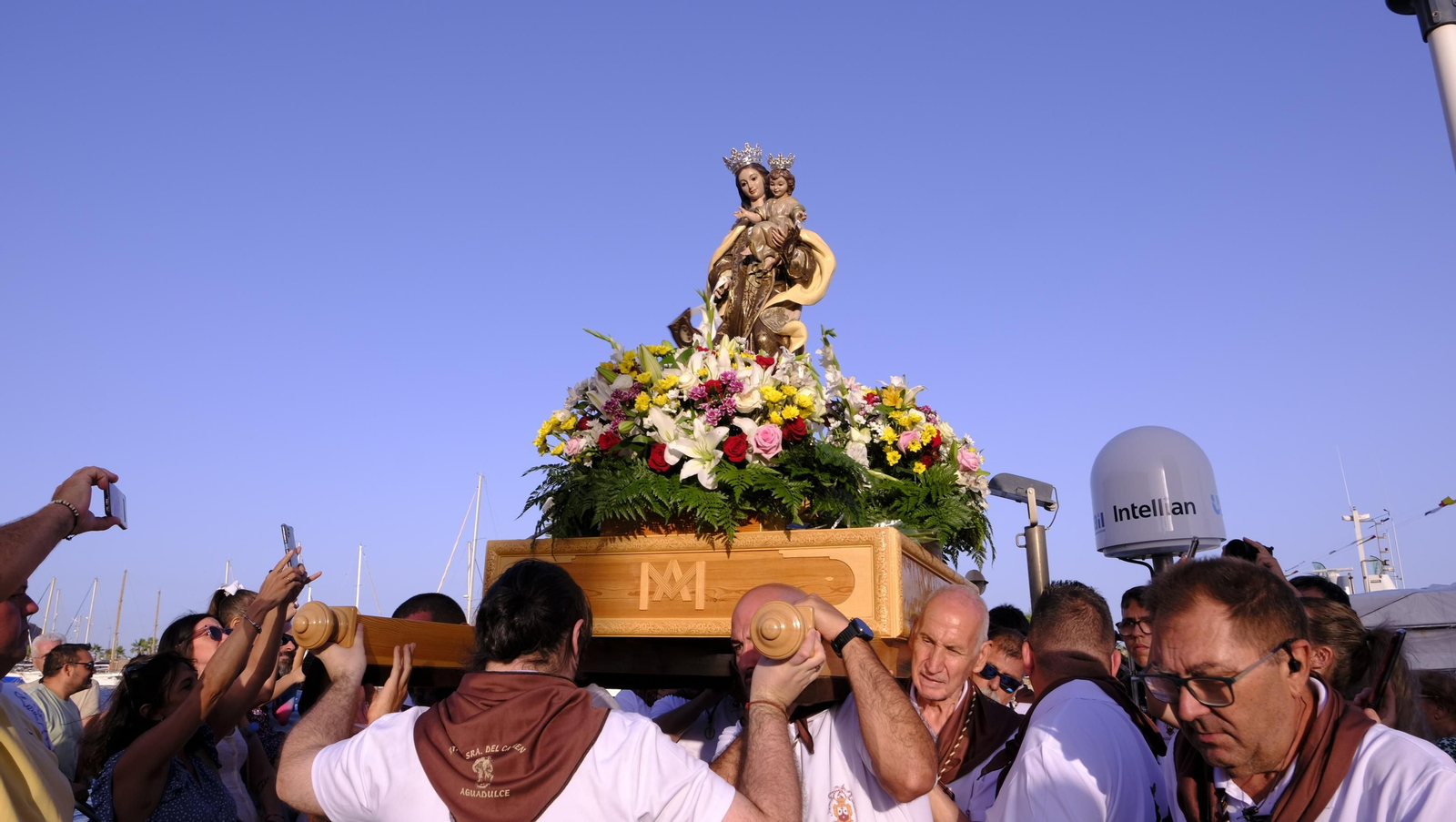 Procesión marinera  de la Virgen del Carmen en Aguadulce