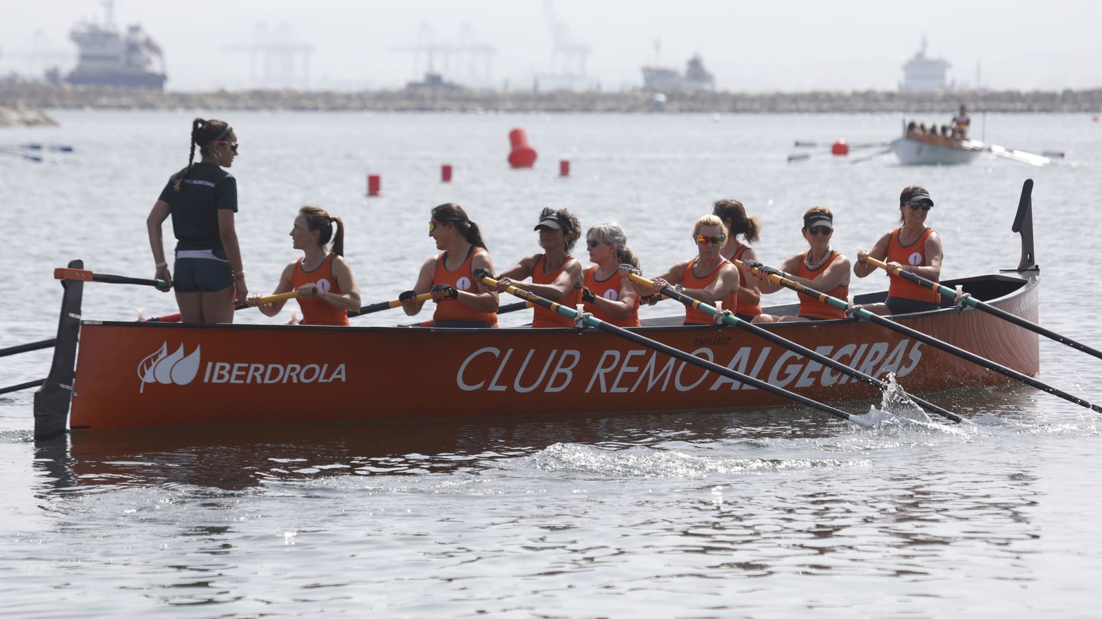 Las fotos de la primera jornada del Campeonato de España de remo en banco fijo LLaut de La Línea