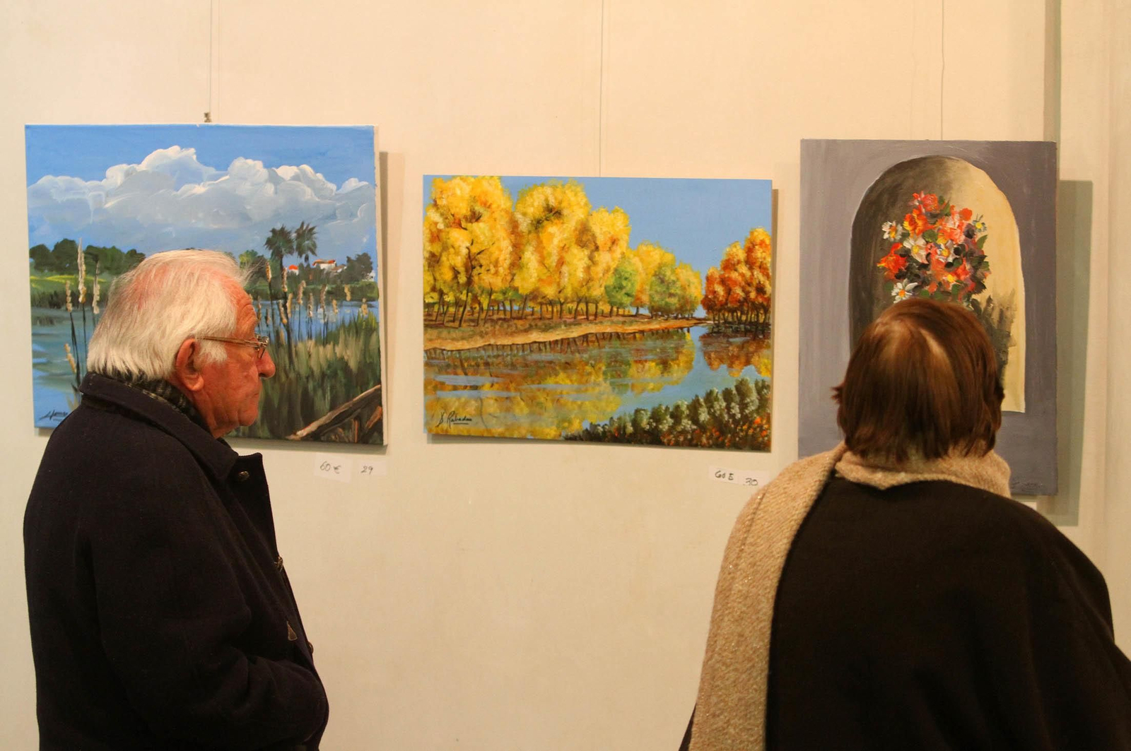 Imágenes de la Inauguración de la exposición del taller de arteterapia de Aramburu en la sala de la Caja Rural del Sur