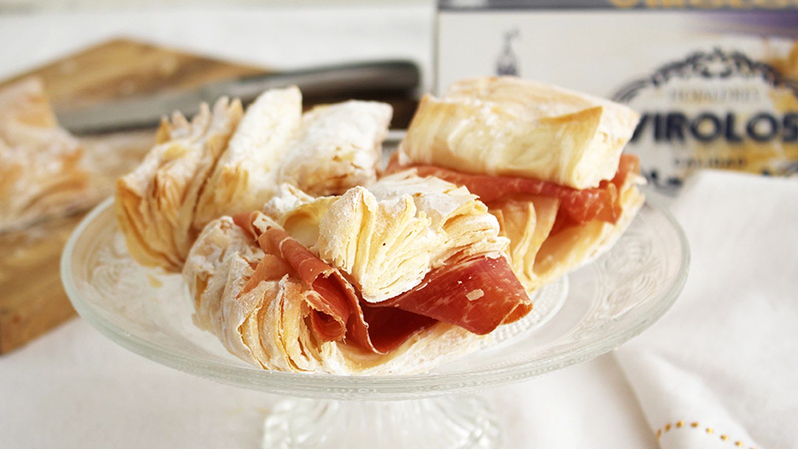 Virolos rellenos de jamón, un entrante rápido y sorprendente que fusiona el dulce más típico de Baeza con uno de los sabores estrella de la Navidad en Jaén.