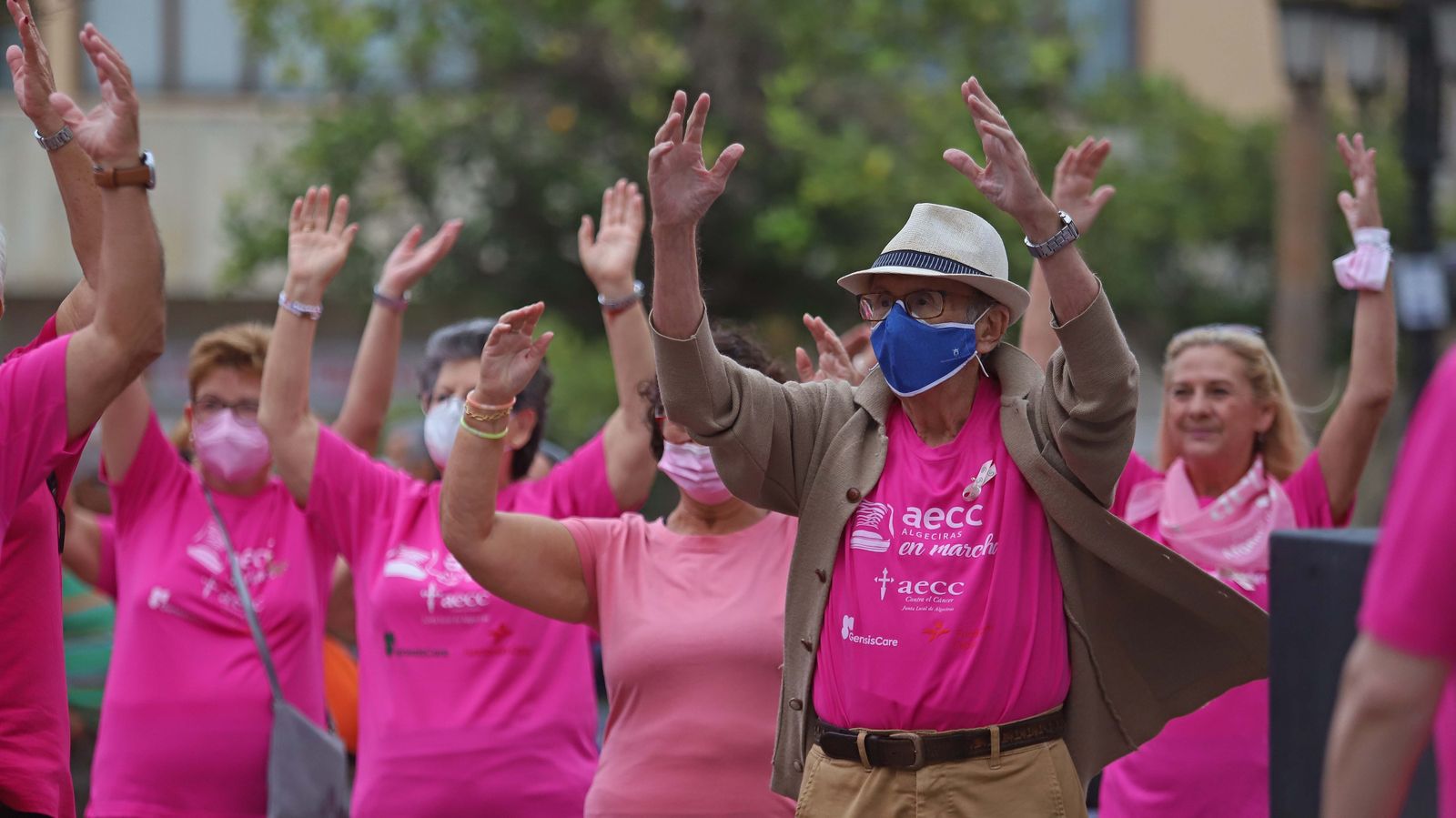 Fotos de la celebración del Día Mundial Contra el Cáncer de Mama en Algeciras
