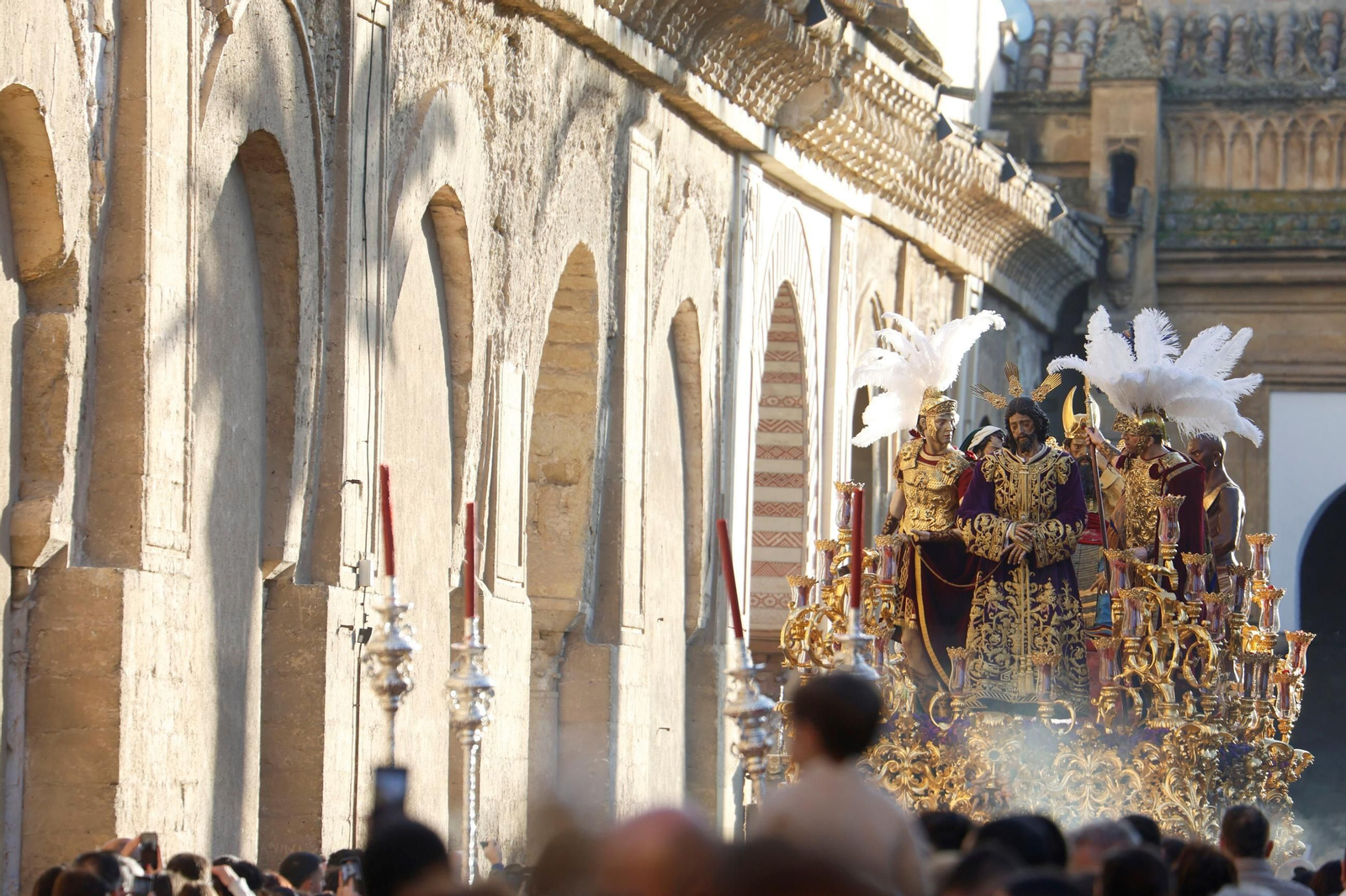 El traslado de la Estrella en este Sábado Santo de Córdoba, en imágenes