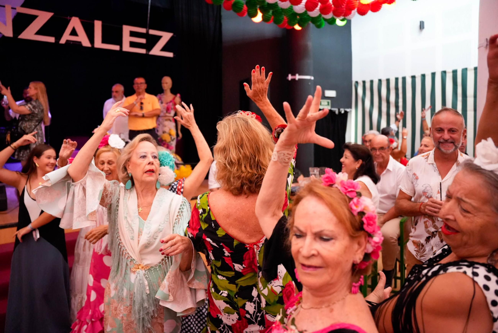 Así bailan en el concurso de sevillanas de La Lola de la fería de Almería