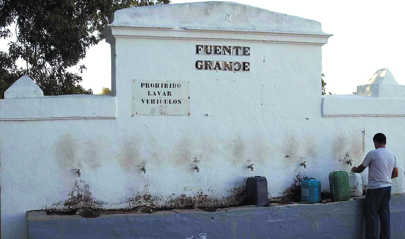 Una de las fuentes públicas de la localidad asidonense. Una de las fuentes públicas de la localidad asidonense.