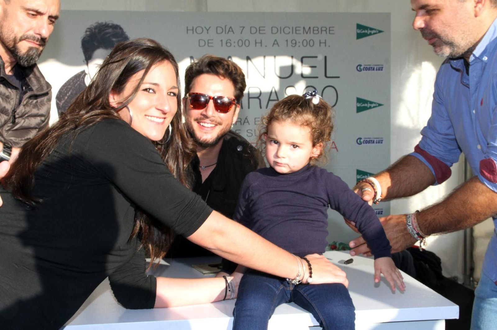 Manuel Carrasco firma sus discos, en imágenes