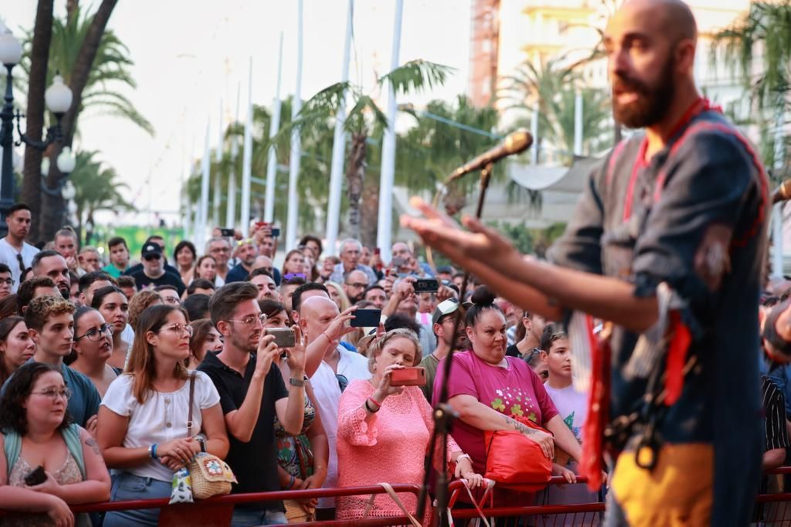 Imágenes del sábado en la Regata de Cádiz: espectáculo de drones y concierto de Álvaro de Luna