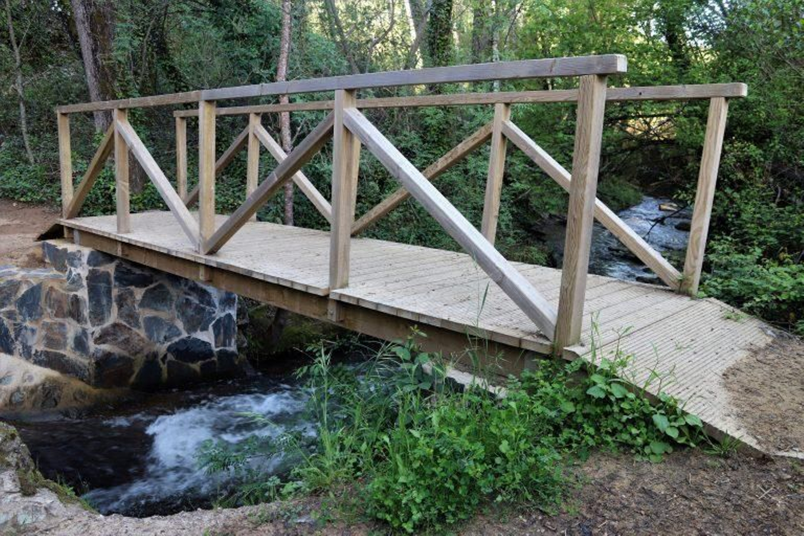 Puente sobre el río Múrtiga.