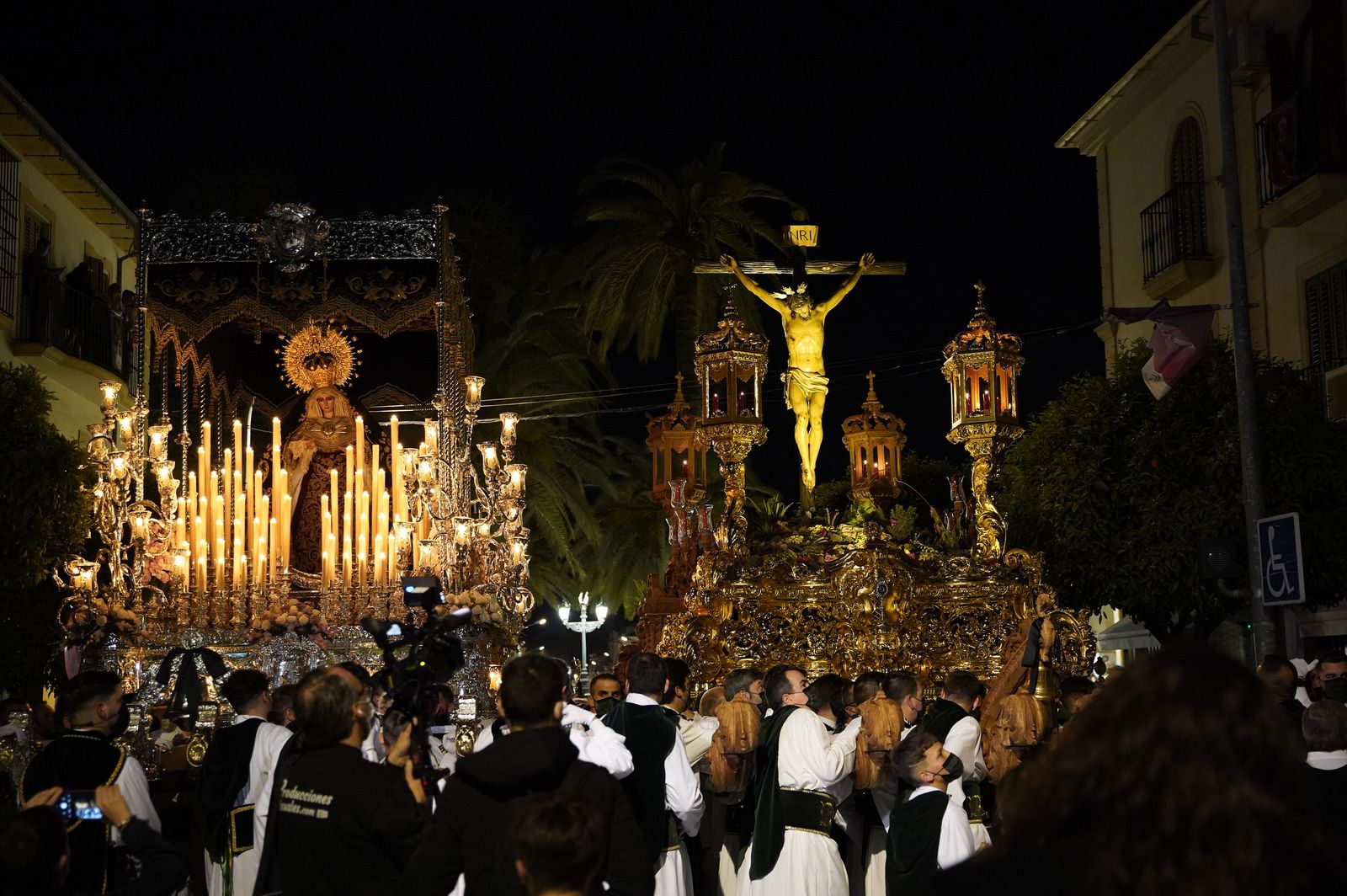 Cofradía de Vera Cruz por las calles de Campillos.