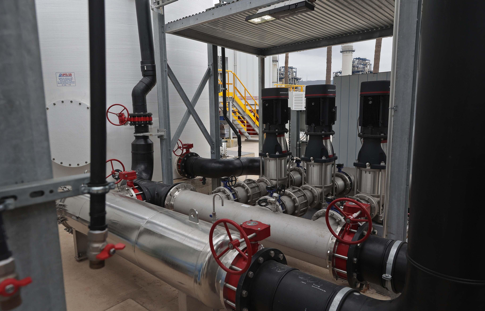 Imágenes de la inauguración de la nueva planta de reutilización de agua de Cepsa