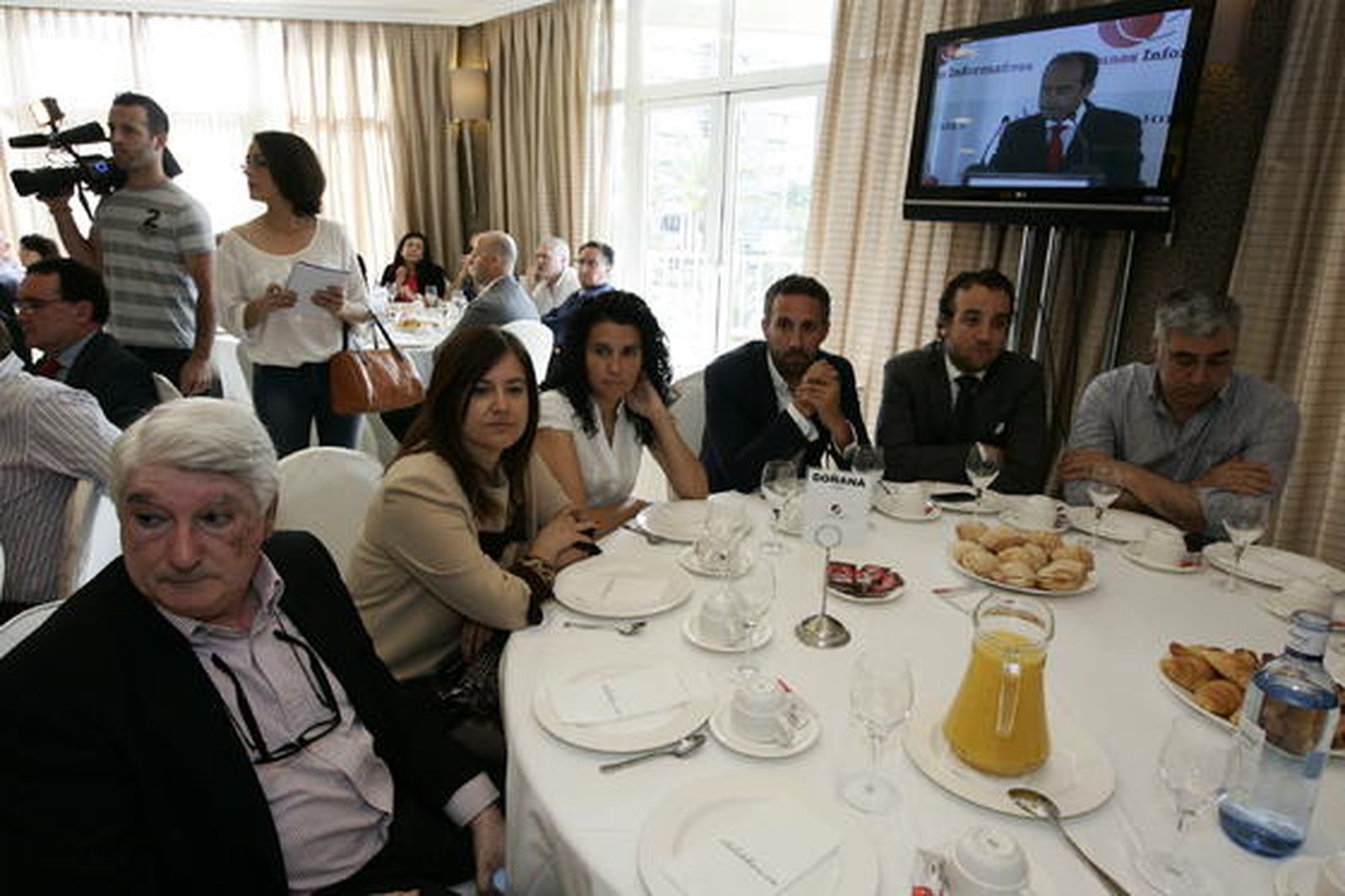 César Martín Cuadrado, Ana Martínez Reche, María Salud Gómez, José Luis Viñolo, Sergio Viñolo y Enrique

Foto: Javier Alonso / Rafael G.