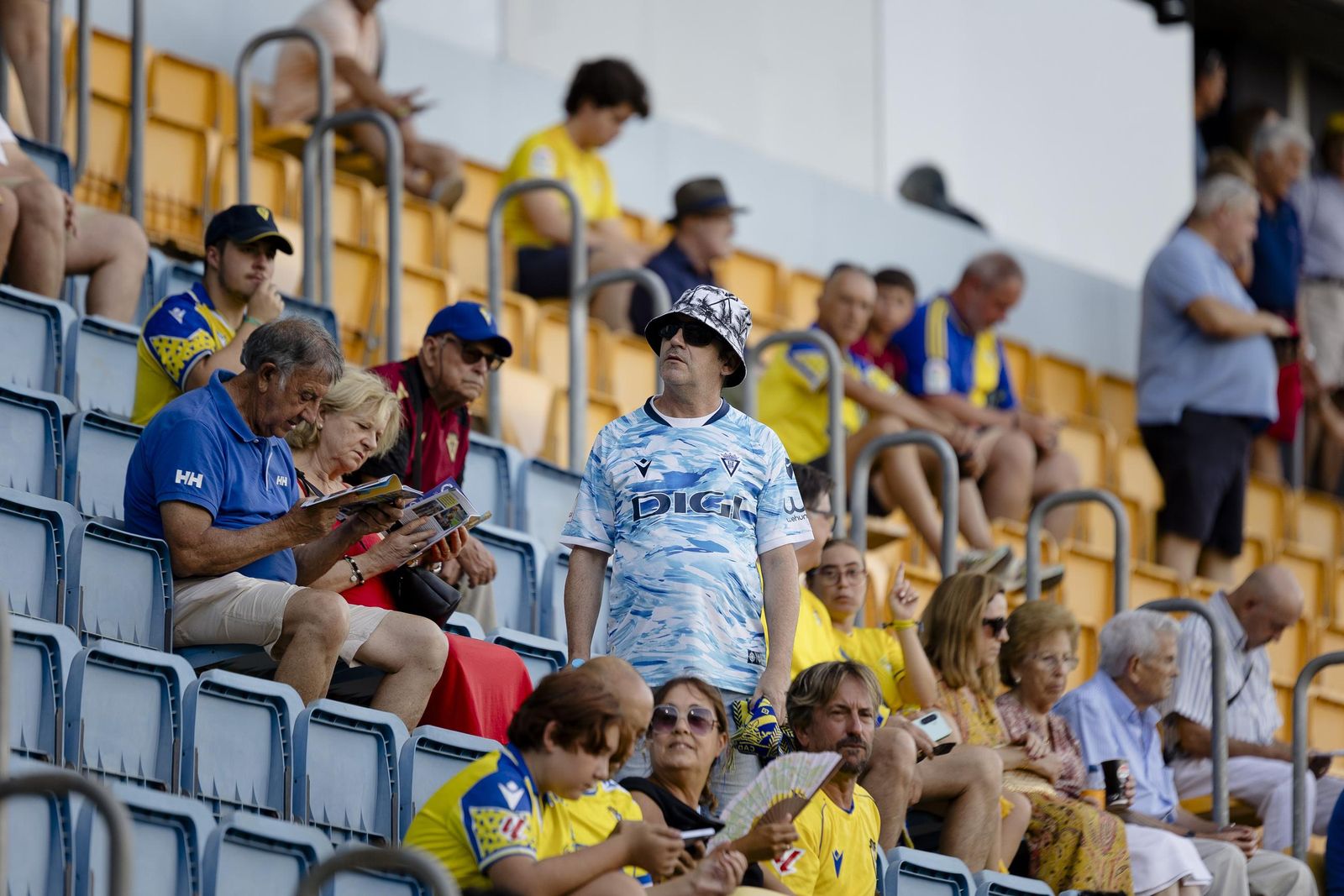 Búscate en las imágenes del primer partido del Cádiz CF- Mirandés