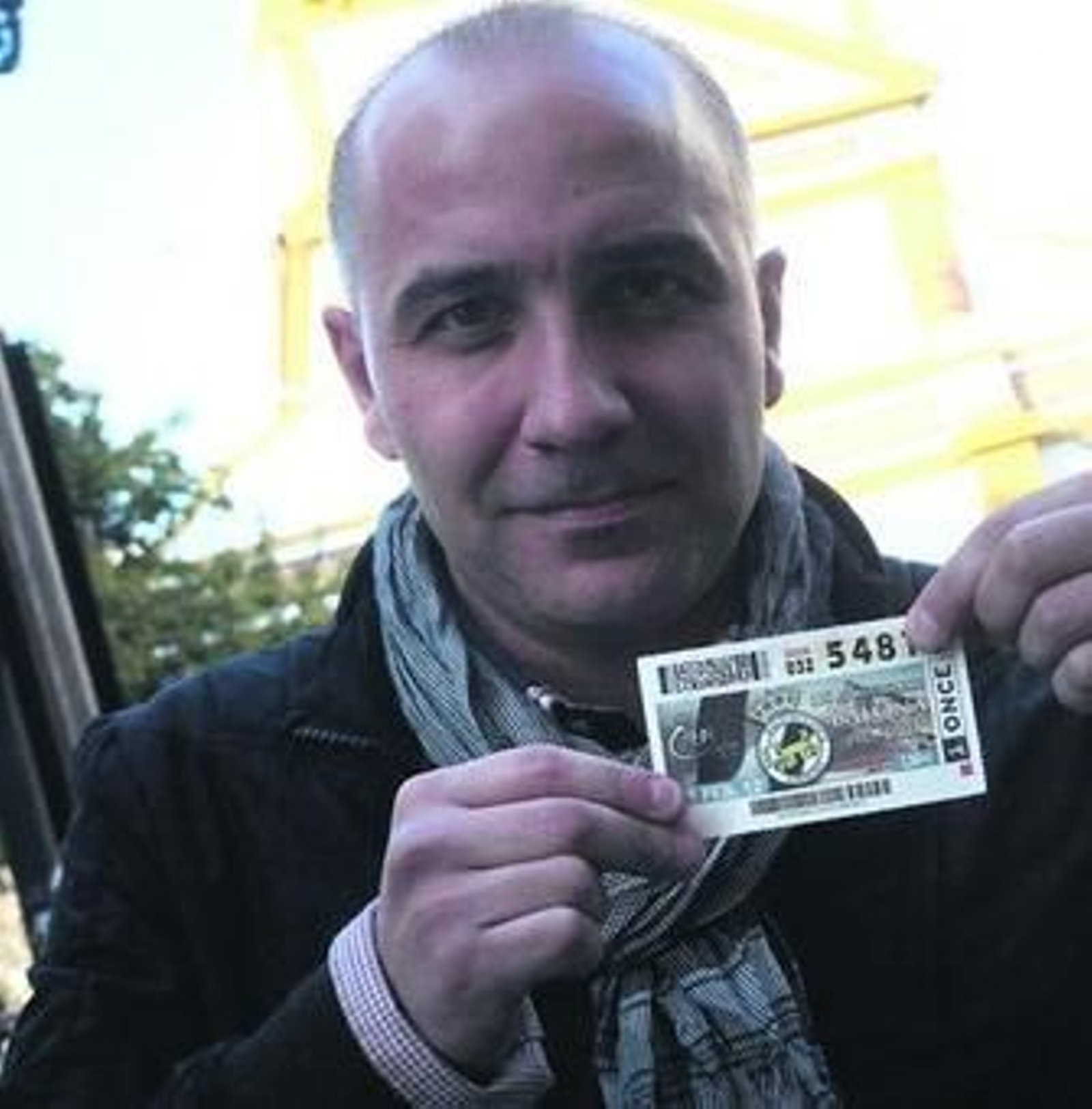 1. Erika Leiva, artista 2. Javier Bautista, informador linense de Cope Málaga. 3. Miguel Ángel Barrios, exbalono, en San Pedro 4. Agustín Caballero, exbalono, en Córdoba.  5. Juanjo Bezares, exbalono, en Villanueva de la Serena 6. Javi Cuevas, exbalono, en Sevilla. 7. Juan Carlos Castilla, exbalono, en Córdoba, 8. Álex Quillo, centrocampista linense del Recreativo de Huelva 9. José García Romero, informador de Radio Atunara 10. Los aficionados Lorena Rodríguez, Miguel Bonmati y Mel Tornay 11. Susana Herrera, linense, presidenta de la Asociación Andaluza de Transplantes de Órganos, en Sevilla. 12. Rafa Trujillo, excampeón del mundo de vela en clase Finn 13. Eduardo Vílchez, exentrenador de la Balona y de la UD Los Barrios, en Barcelona. 14. Miky Ortega, baloncestista linense, en Santander. 15. Óscar Tena, exbalono, en Sevilla. 16. Pedro Buenaventura, exentrenador balono, en Triana. 17. Raúl Procopio, exjugador y exentrenador de la Balona, en Chiclana.