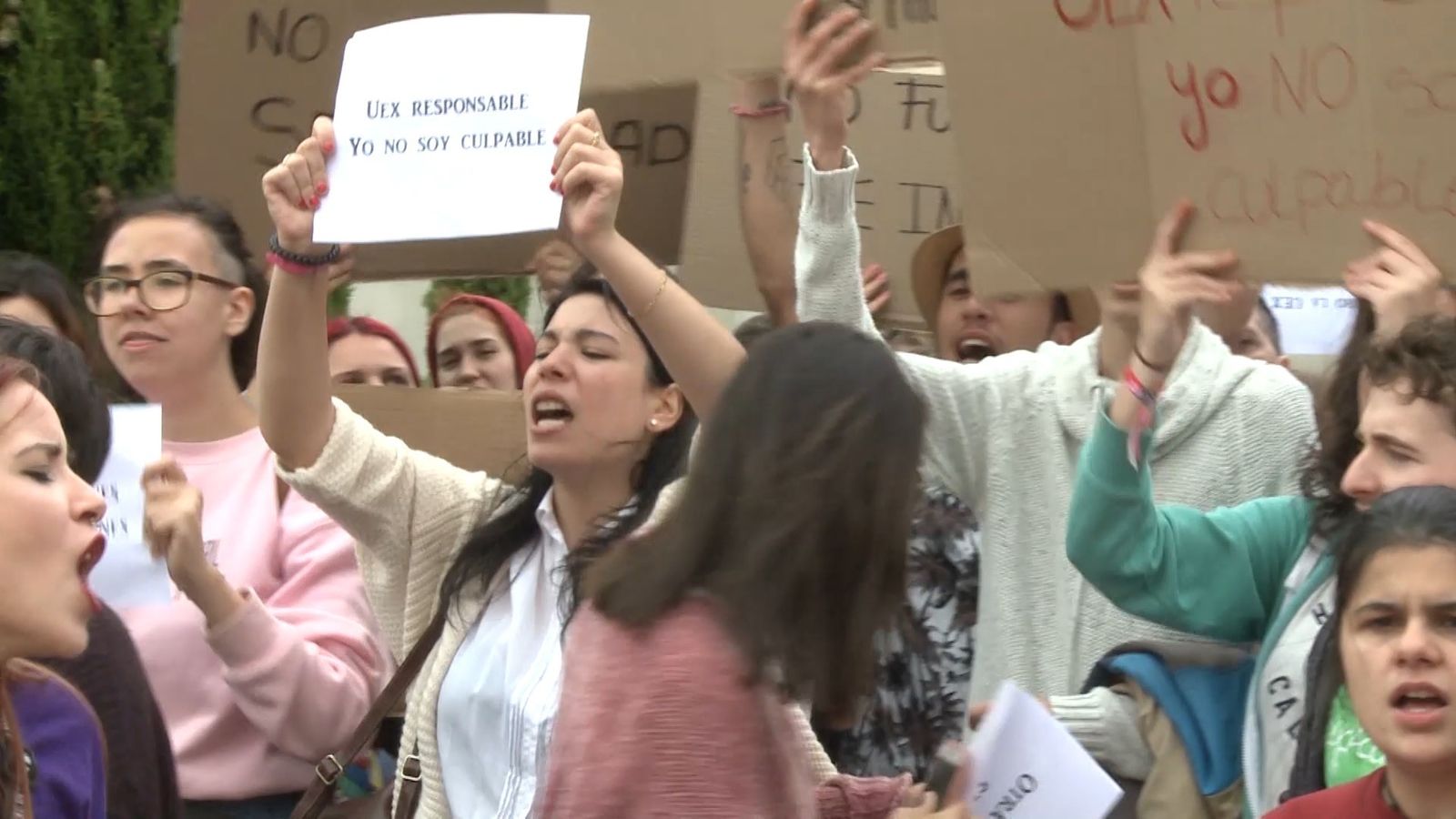 Protestas por la repetición de los exámenes.