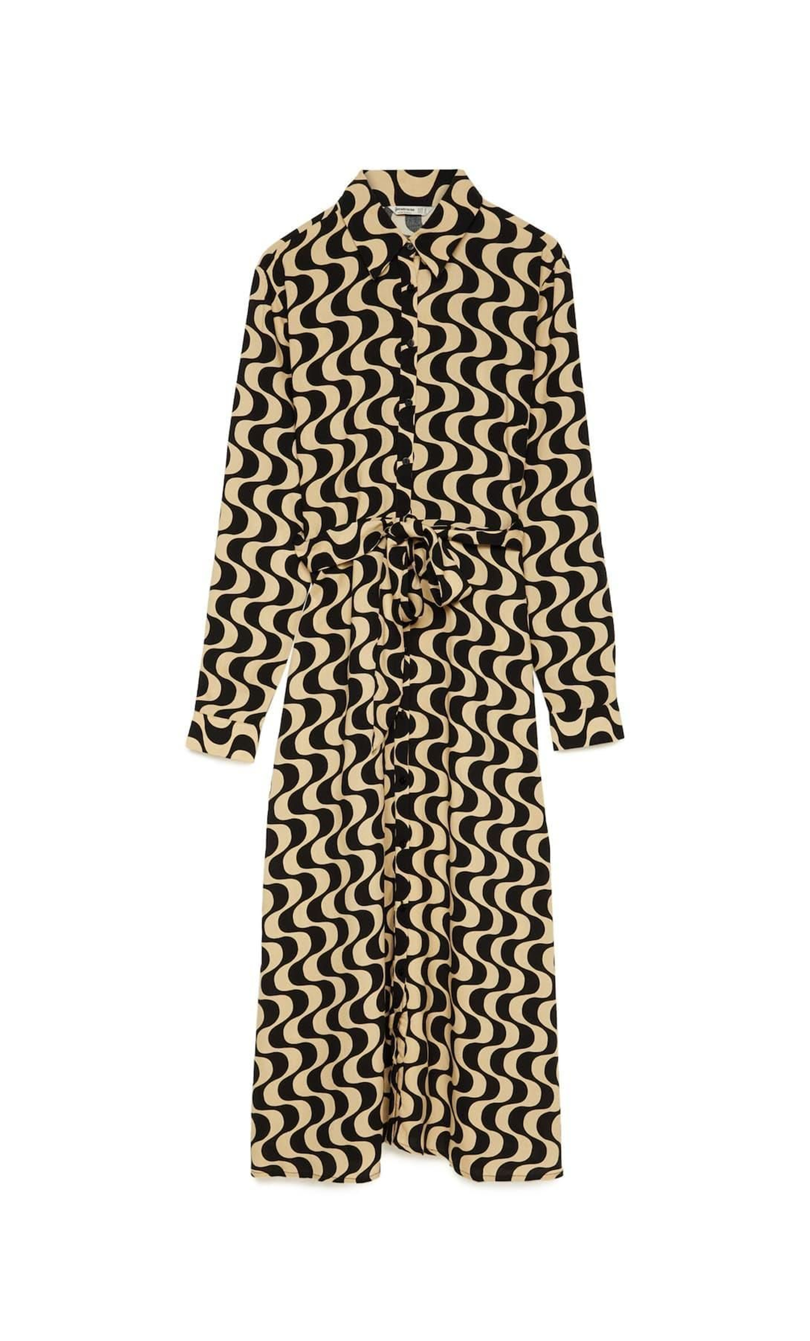 Vestido camisero con estampado de Stradivarius.