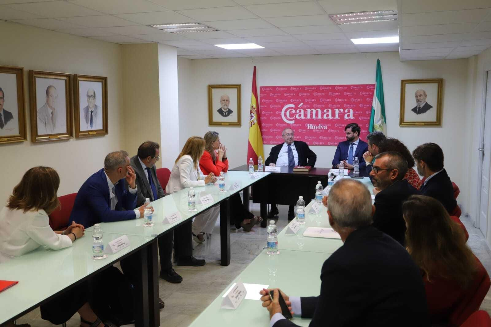 José Luis Bonet visita la Cámara de Huelva.