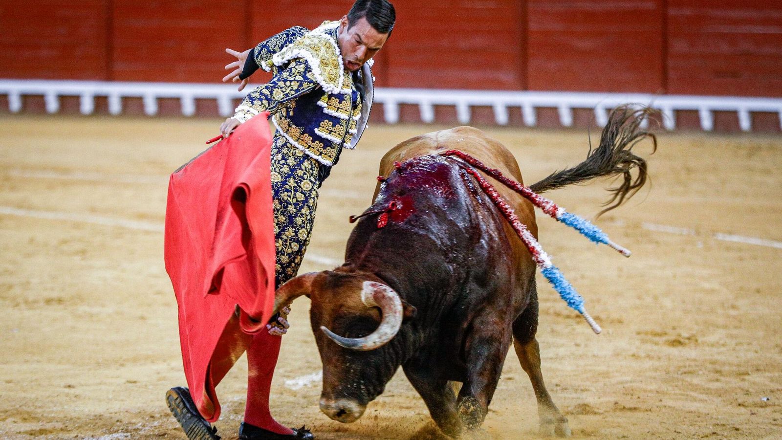 Manzanares puso mucho de su parte para redondear su tarde con el cuarto.