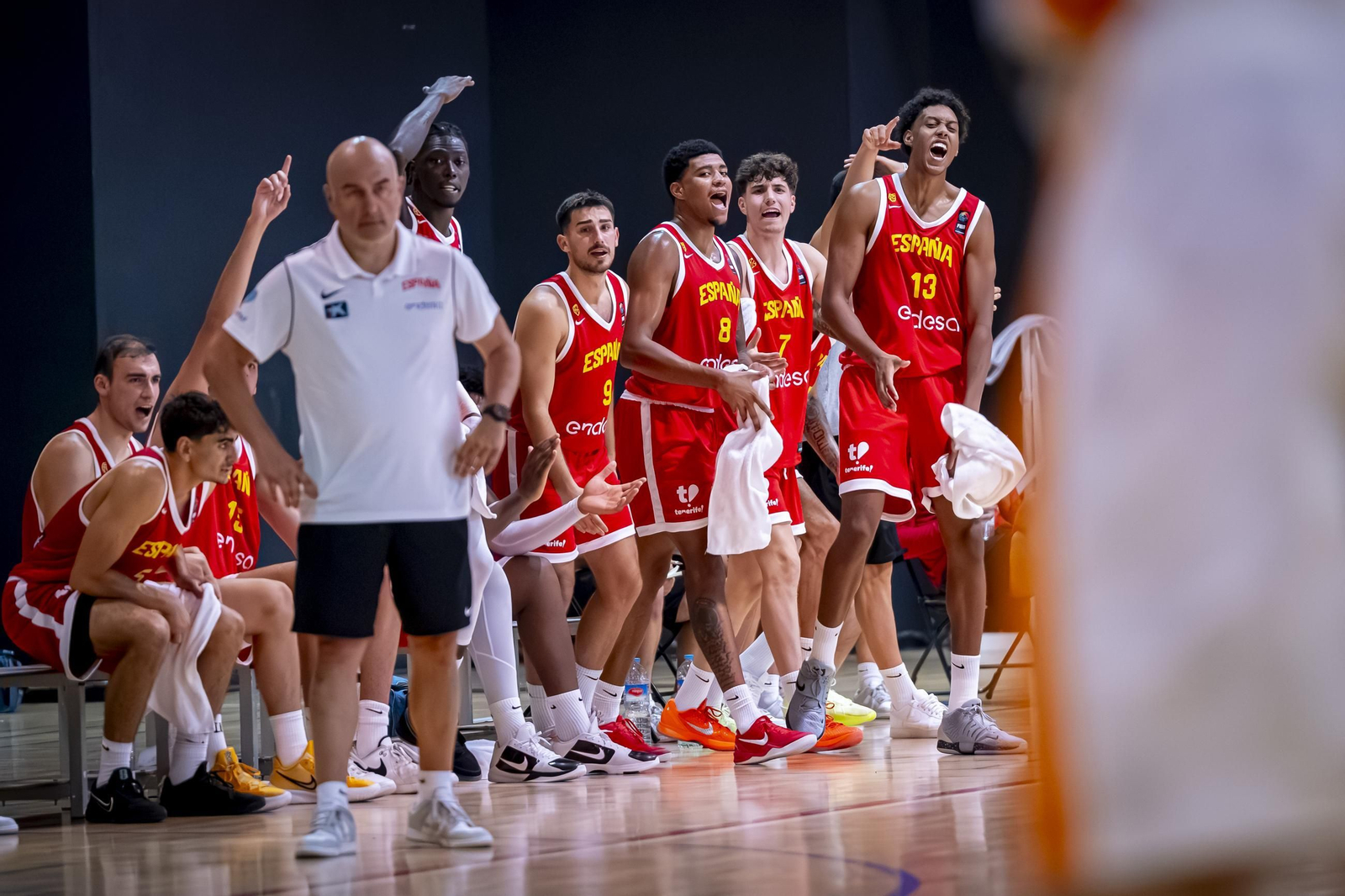 España B, con Álvaro Folgueiras, derrota a Costa de Marfil antes de venir a Málaga