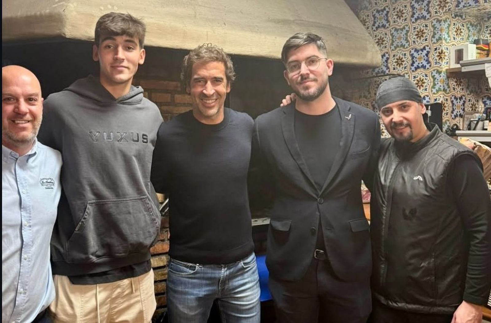 Raúl González en el Asador de la Reina, en La Zubia.