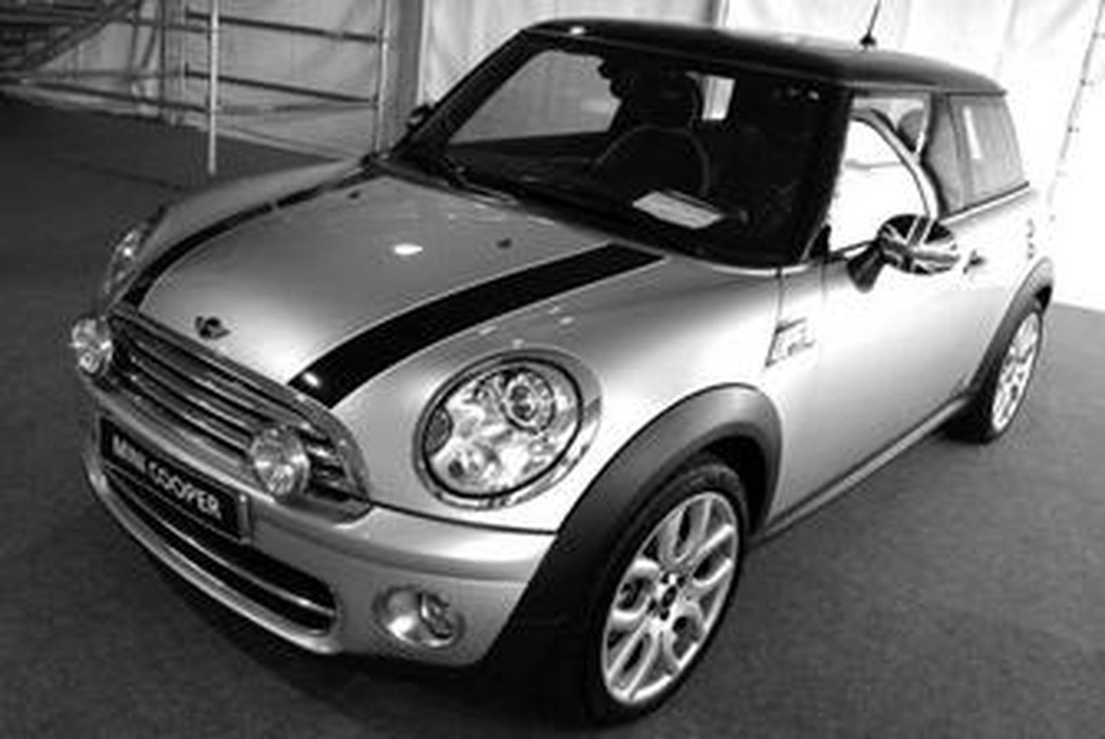 MINI One, uno de los modelos expuestos en las instalaciones que Premium Almeria tienen en Huércal de Almería.