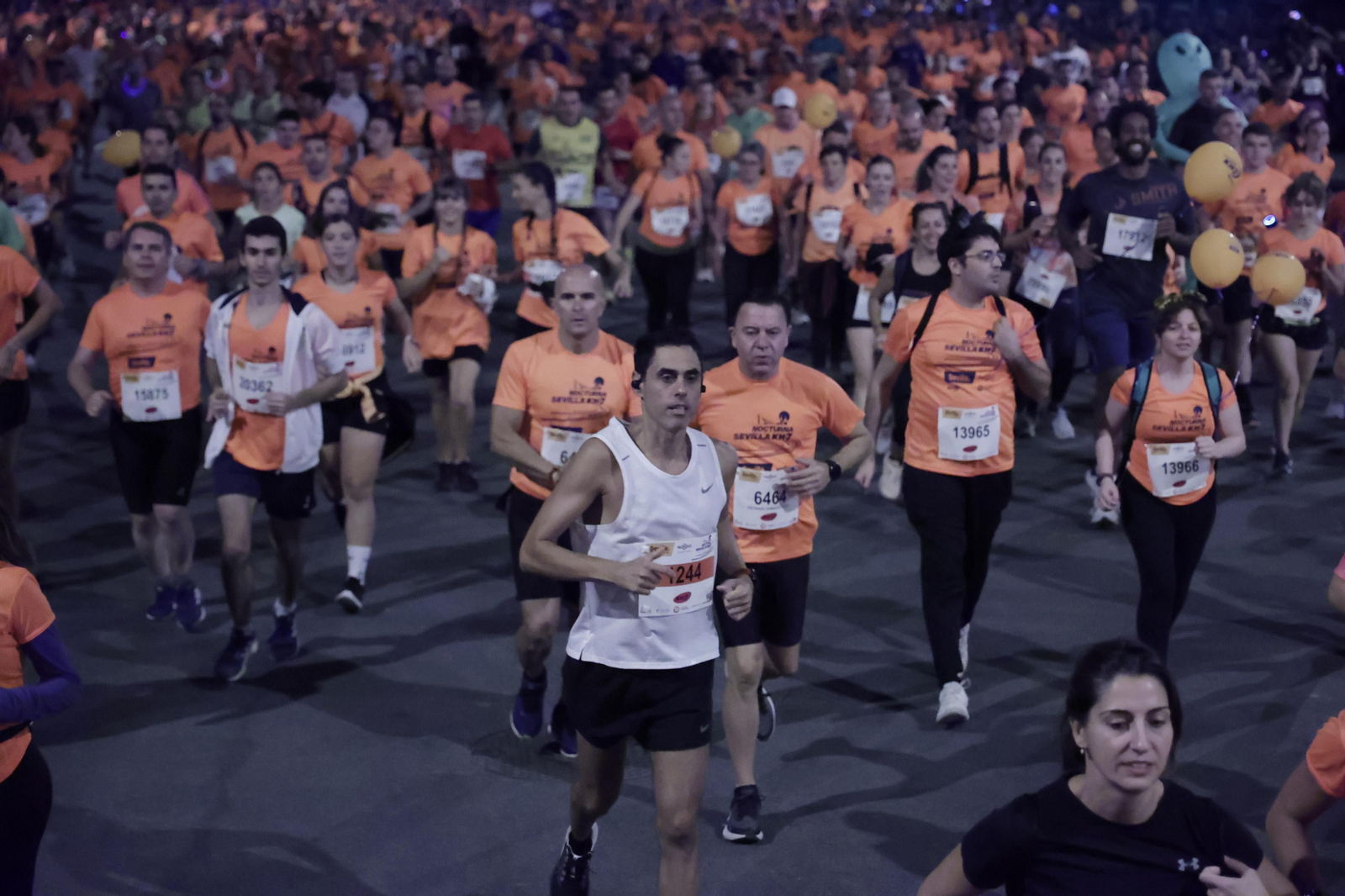 Búscate en la Carrera Nocturna de Sevilla (2)
