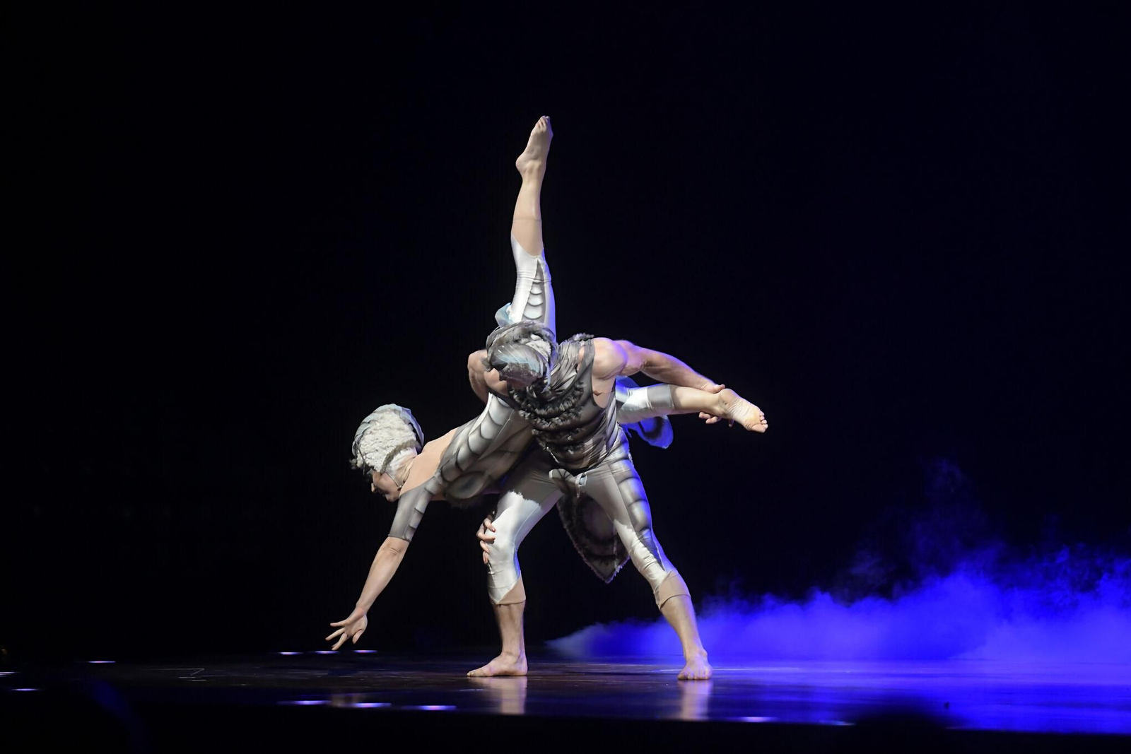 El Circo del Sol brilla en el Palacio de Deportes de Granada