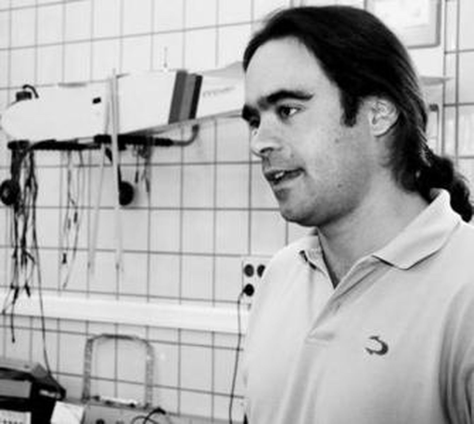 Merino, ante uno de los helicópteros con los que ha trabajado.