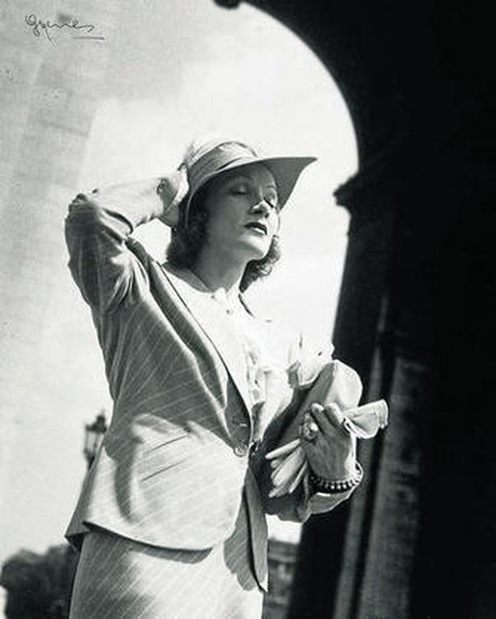 Retrato de Marlene Dietrich realizado por Juan Gyenes en 1937.