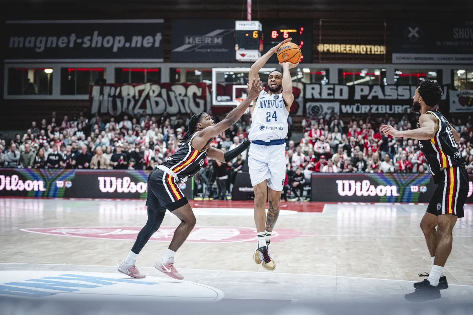 BCL: El Joventut marca el paso y el Unicaja le sigue