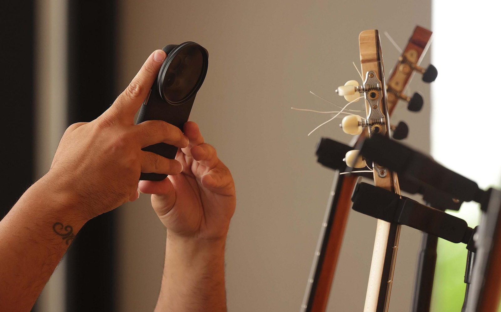 Fotos del encuentro de maestros Luthiers en el centro de interpretación Paco de Lucía de Algeciras