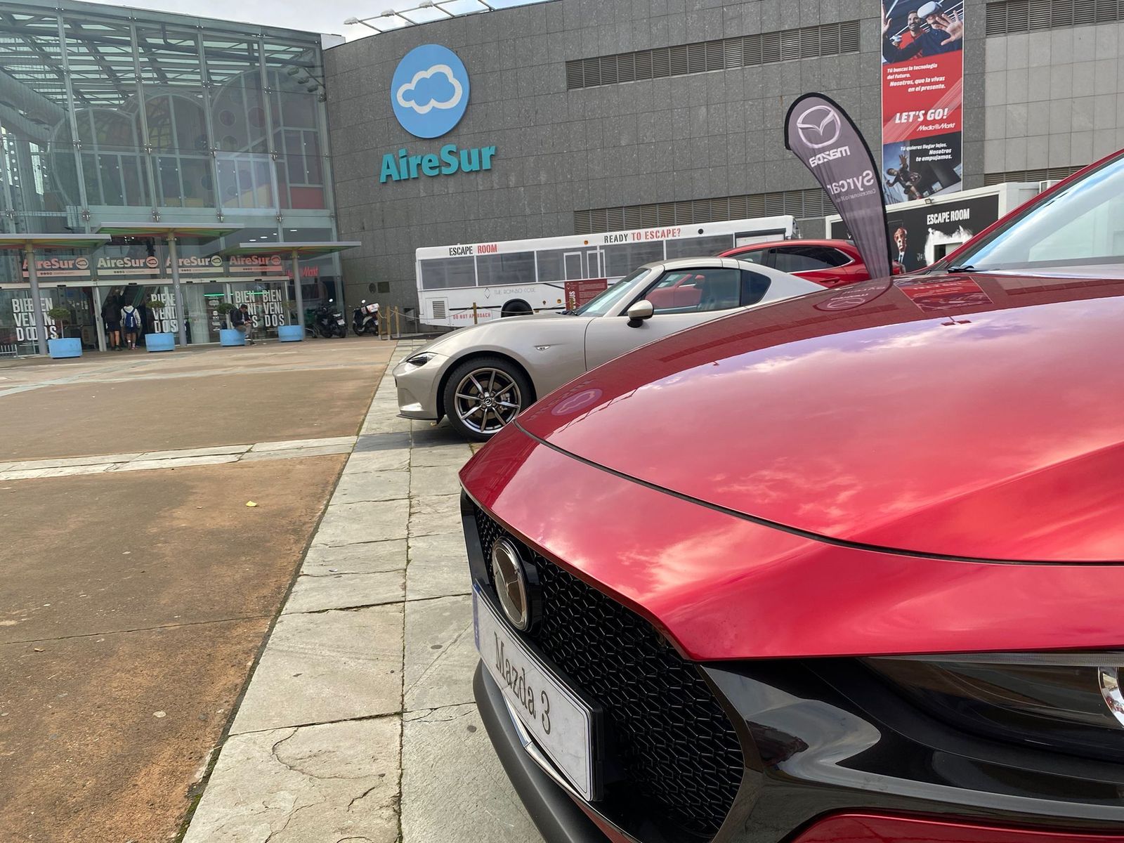 Nuevos modelos de coches Mazda en el centro comercial AireSur