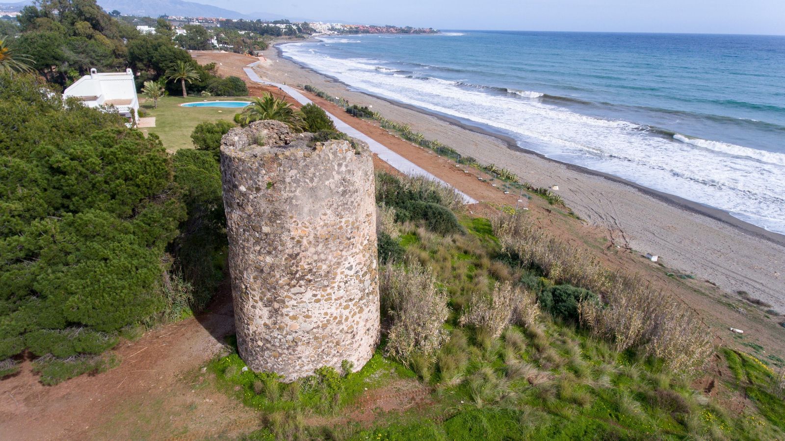 La playa del Velerin también cuenta con una torre.