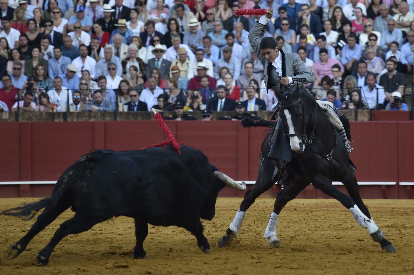 Las imágenes de la corrida de rejones de la Feria de Abril de Sevilla