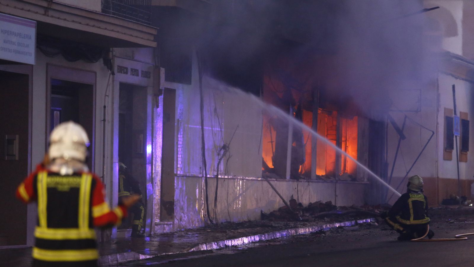 Bautista durante la extinción de un incendio en Ronda.