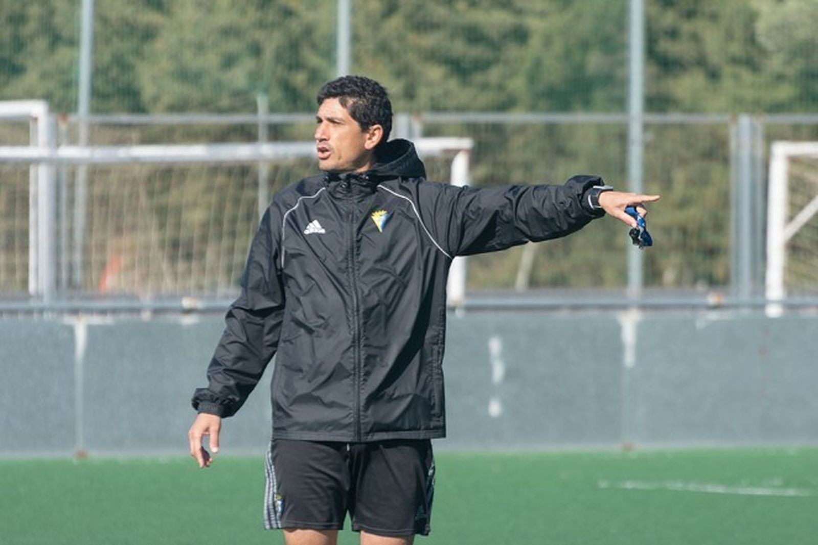 Juanma Pavón hace una indicación durante un entrenamiento.