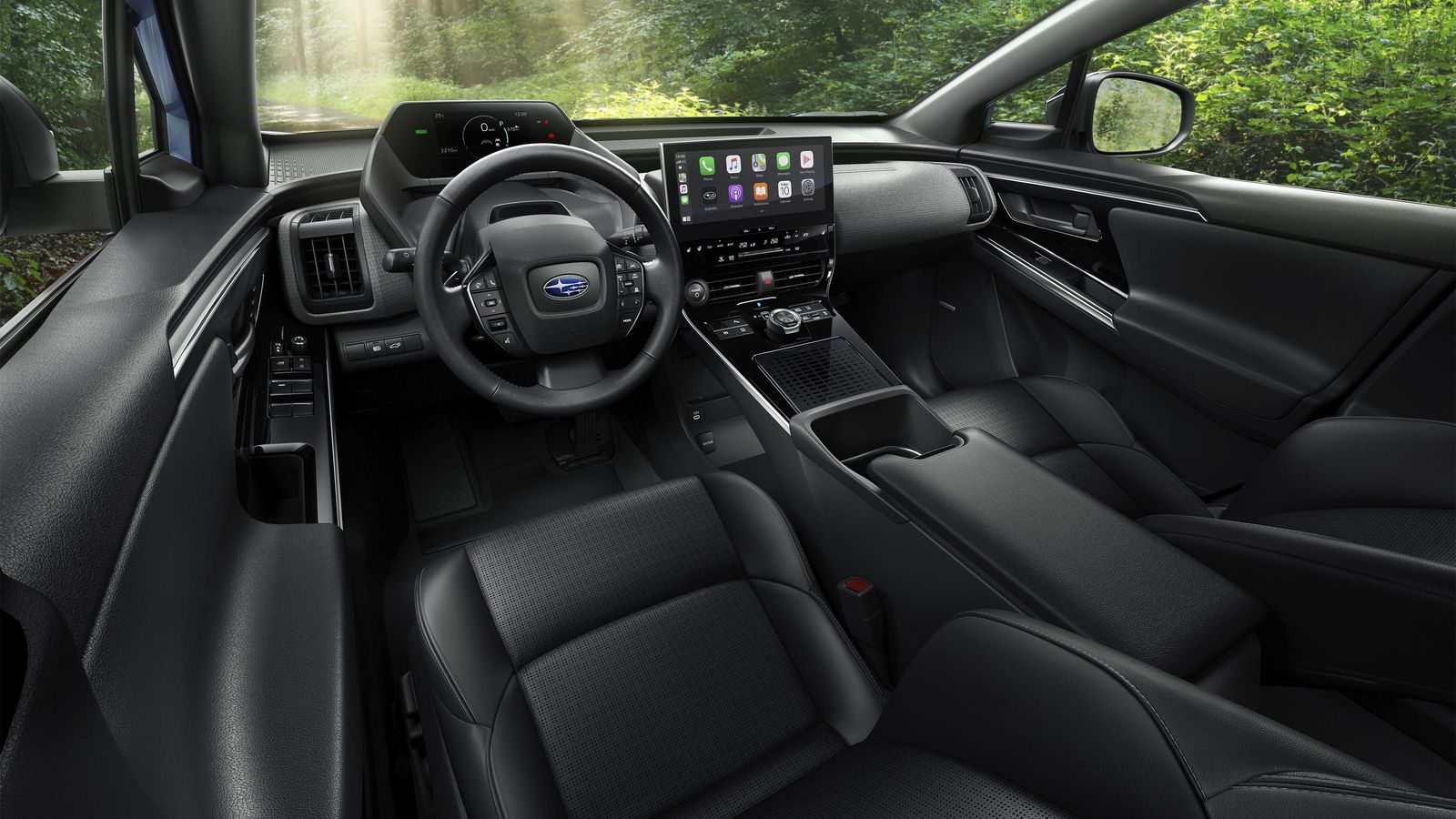 Con las levas que se sitúan tras el volante, de diámetro pequeño, se puede regular la frenada regenerativa eligiendo entre cuatro niveles.