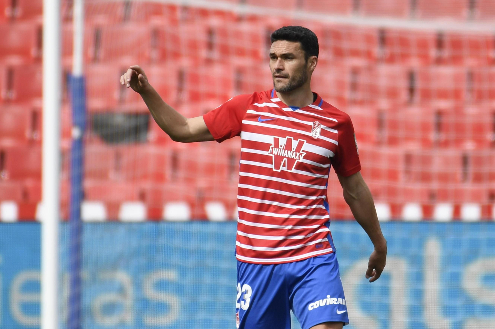 Molina da instrucciones en mitad del choque.