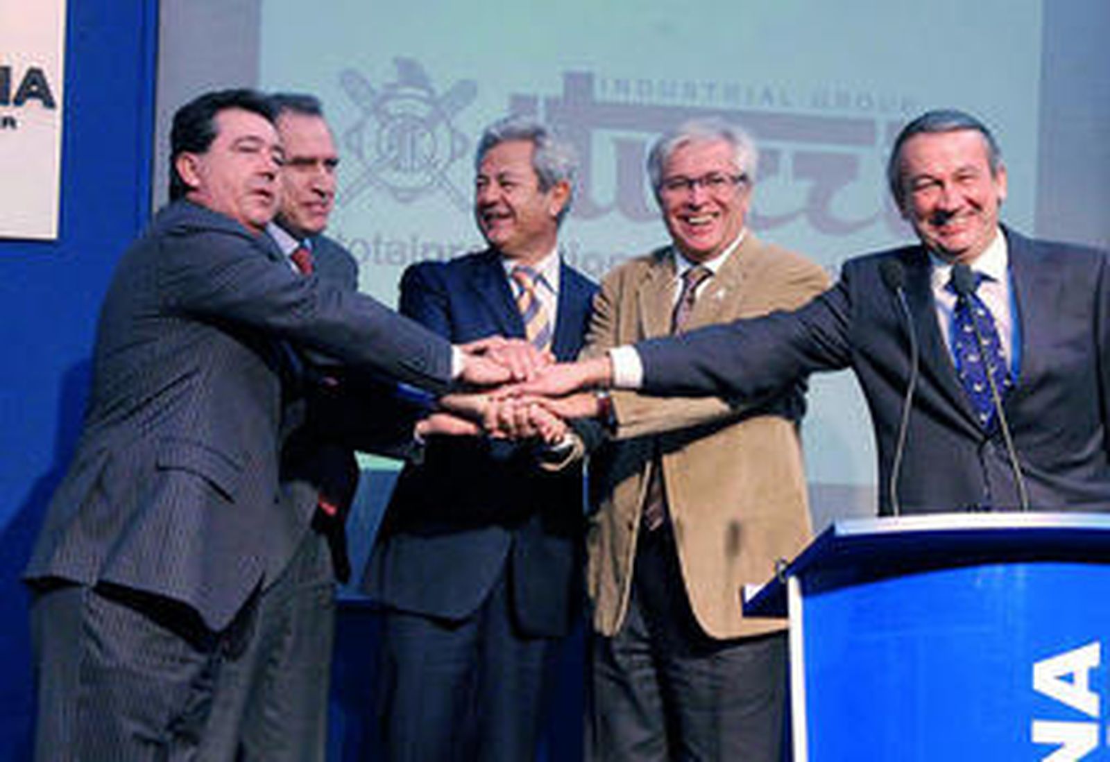 Vallejo (centro) y Muriel (derecha), en un acto con el ex ministro Joan Clos.