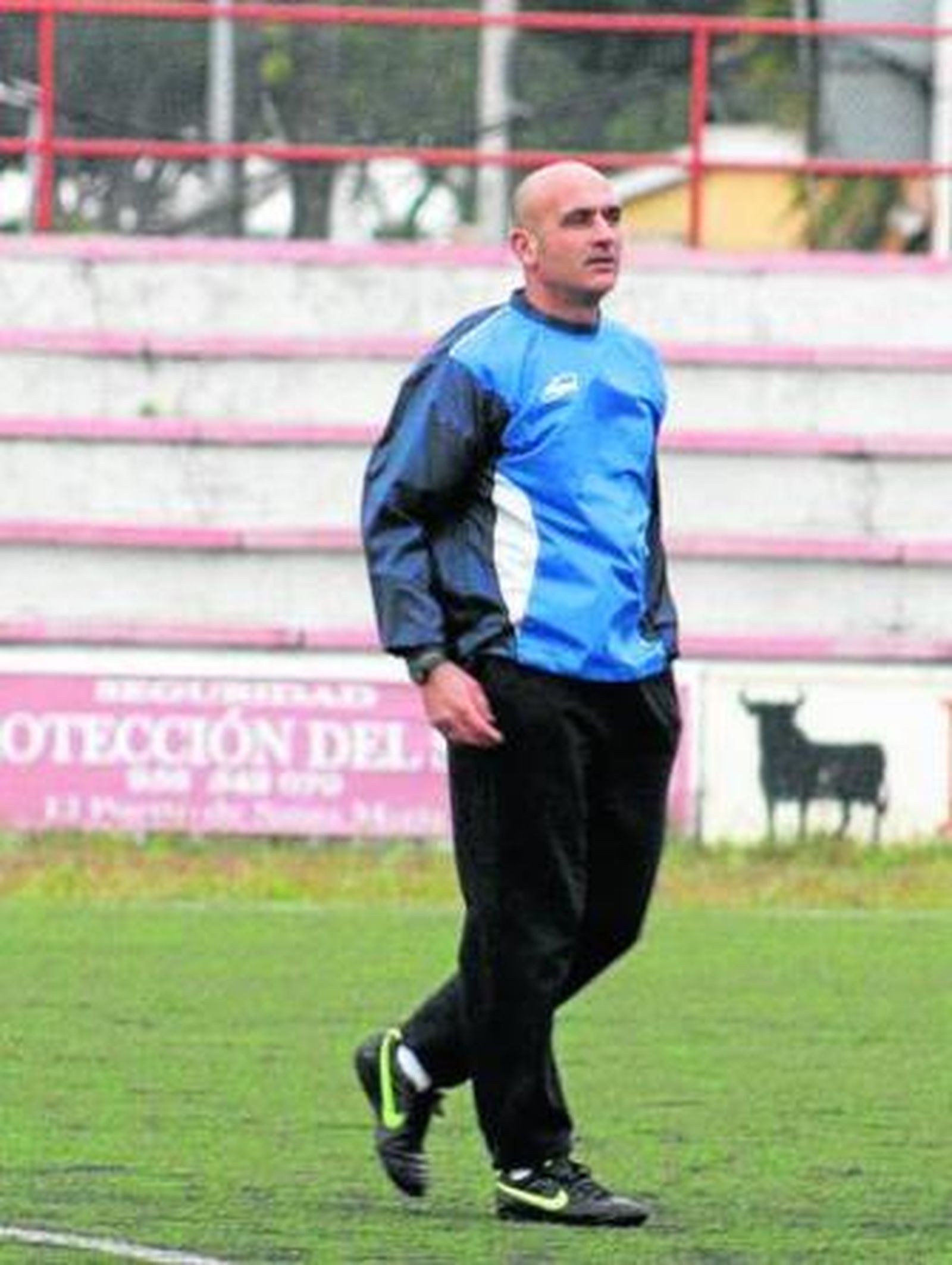 El director deportivo del Racing, Javier Zafra, en un entrenamiento.