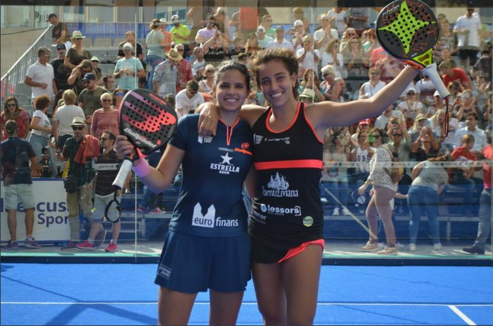 Bea González y Delfi Brea, tras proclamarse ganadoras.