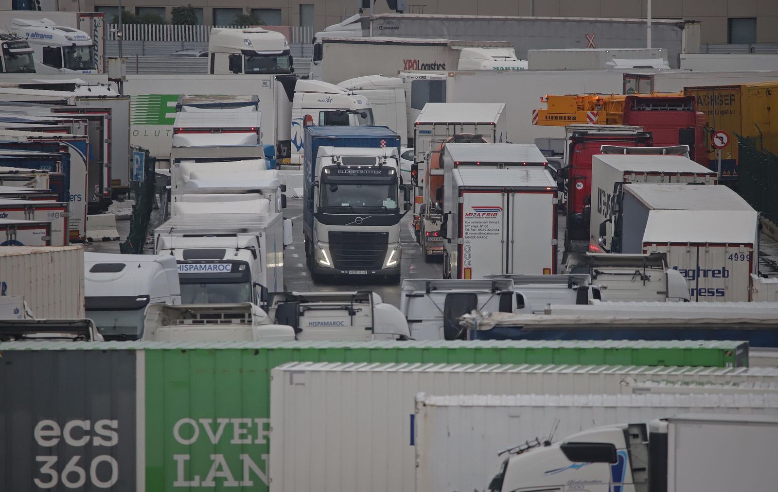 Fotos del cierre del acceso para camiones en el Puerto de Algeciras