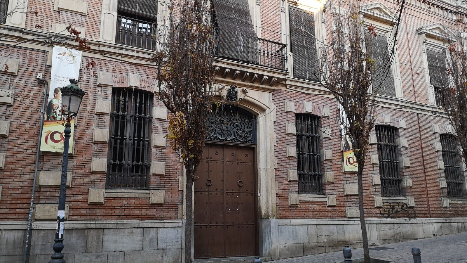La entrada de lo que será el nuevo centro Mercedarias Granada FP en Calle Santa Escolástica nº6.