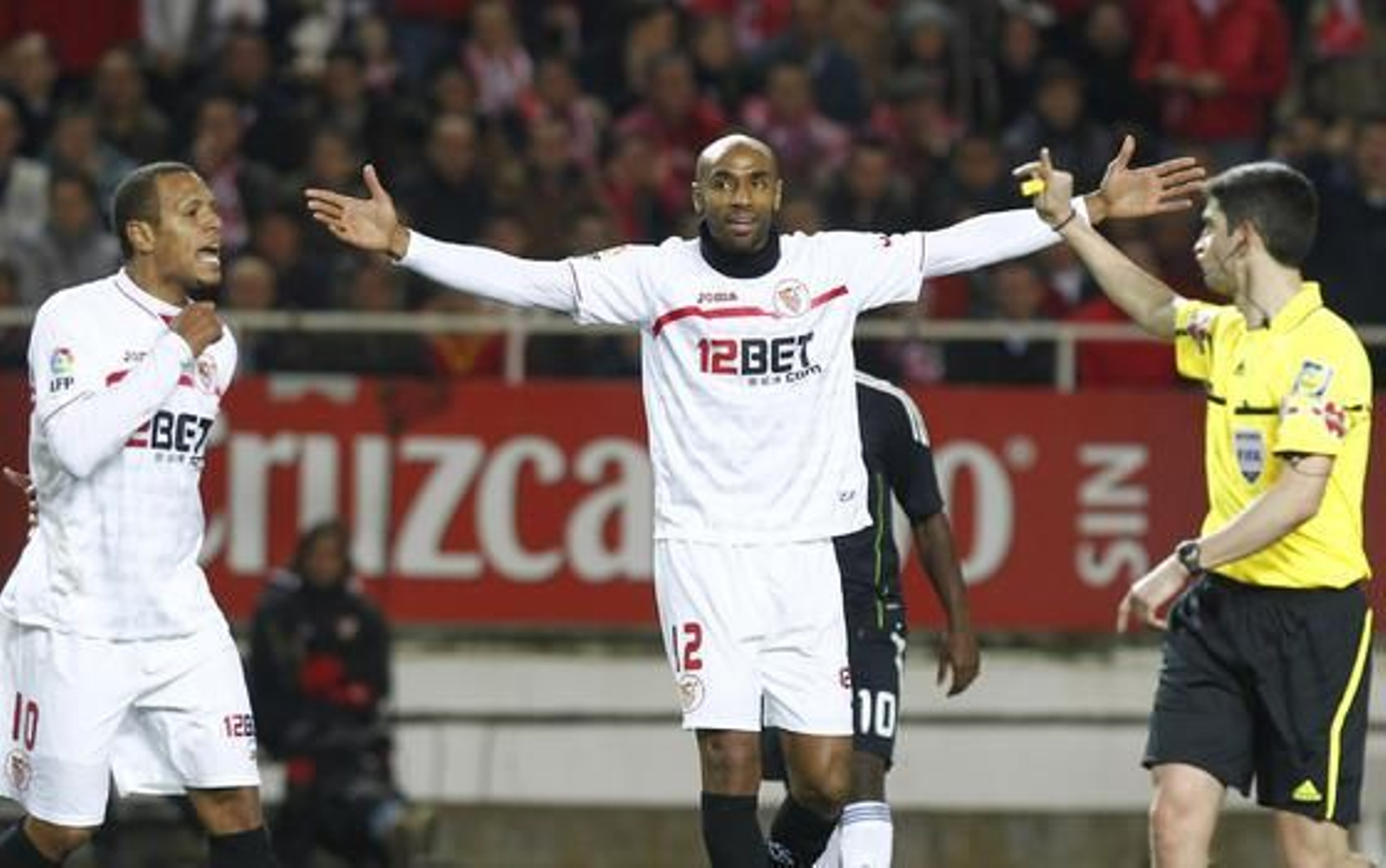 El Sevilla pierde 0-1 con el Real Madrid en la ida de las semifinales de la Copa del Rey. / Antonio Pizarro