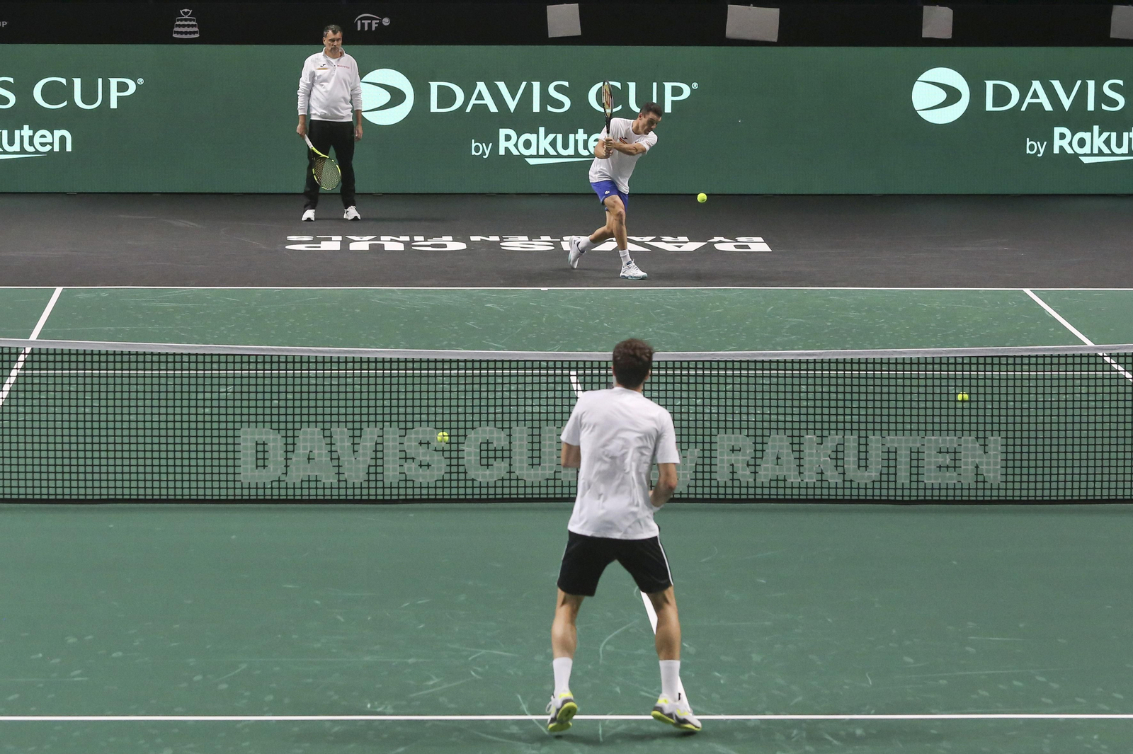 La metamorfosis del Carpena para la Copa Davis, con los jugadores sobre la pista ya