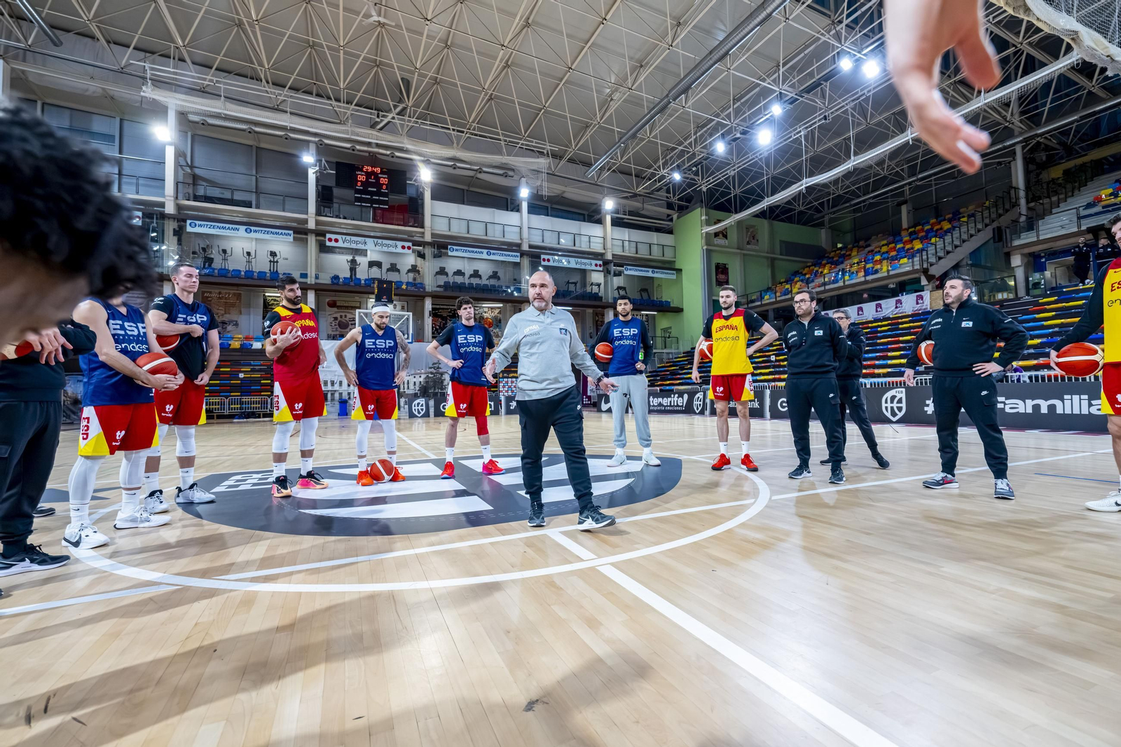 Alberto Díaz, Francis Alonso y Paco Aurioles, en la primera España de Chus Mateo