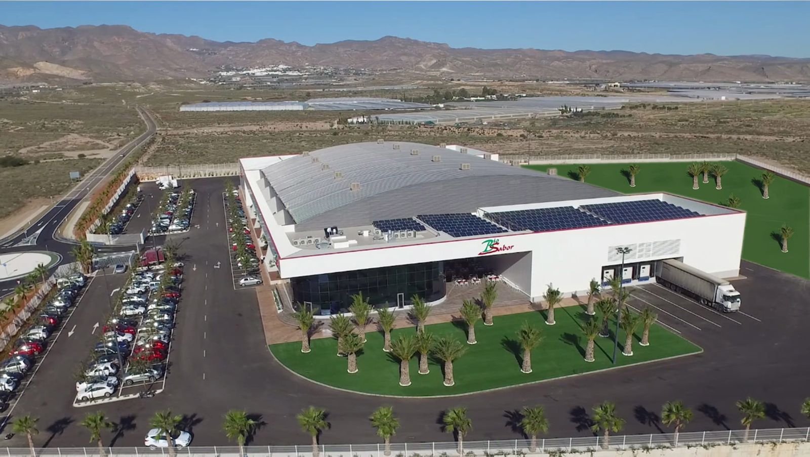 La comercializadora nijareña dona EPIS al Centro de Alta Resolución de El Toyo.