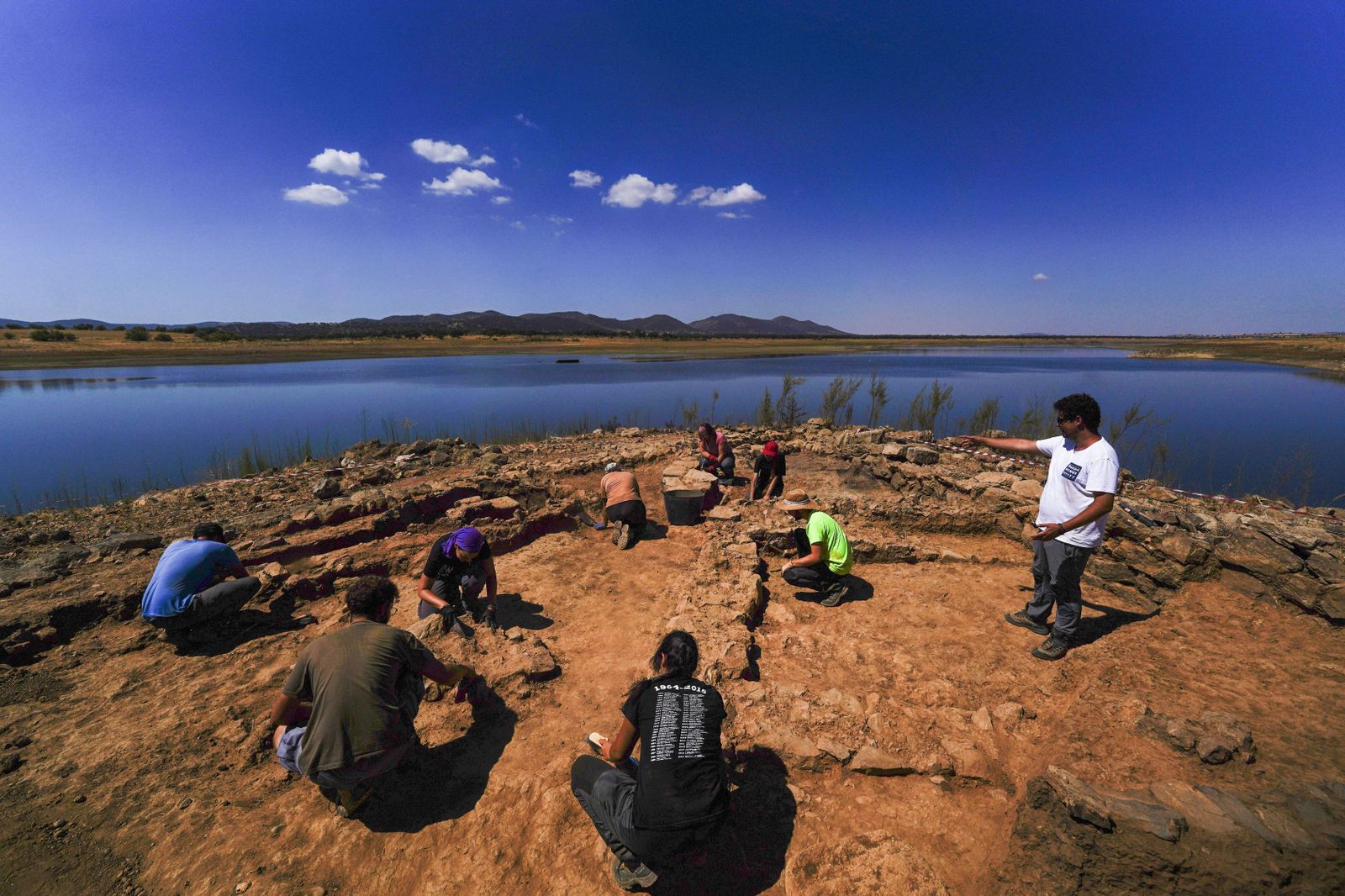 Arqueólogos en el poblado íbero de Sierra Boyera.
