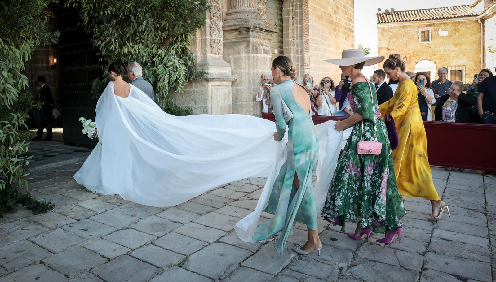Imágenes de los asistentes a la boda de Ana Cristina Portillo Domecq en la Catedral de Jerez Imágenes de los asistentes a la boda de Ana Cristina Portillo Domecq en la Catedral de Jerez