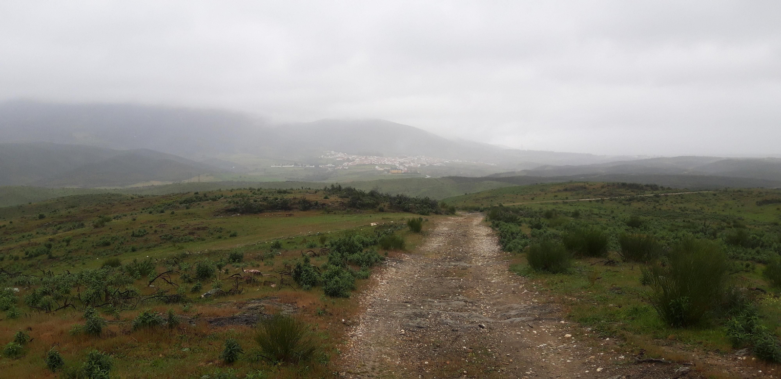 Al fondo, Cañaveral y la Sierra de Arco.